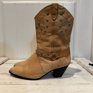 Dingo Tan Western Heeled Boots with Turquoise Accents Size 9 1/2